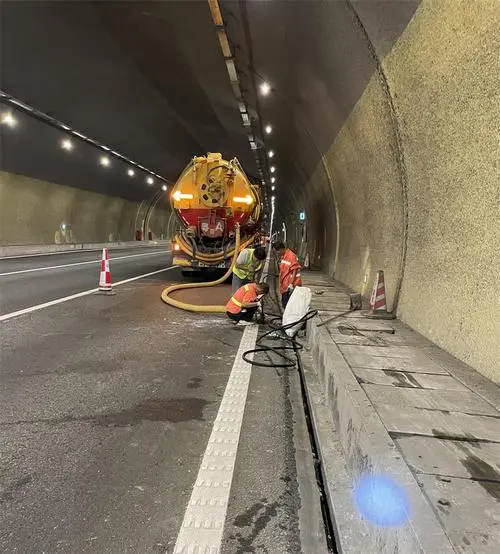 郫县隧道排水渠清淤